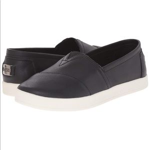 TOMS leather Avalon’s in Black size 7